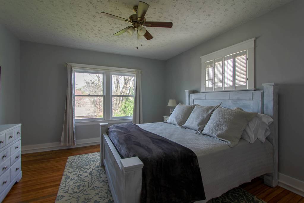 Master king bedroom