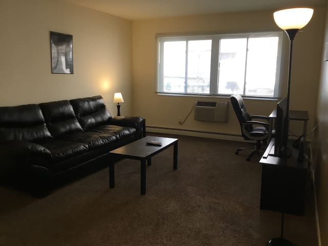 Cozy 1 bedroom condo - 5700