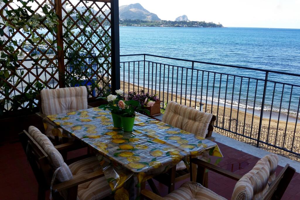 terrazza sul mare