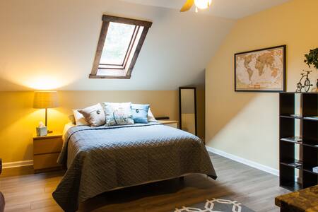 Spacious guest room, kitchen, bath in Tremont