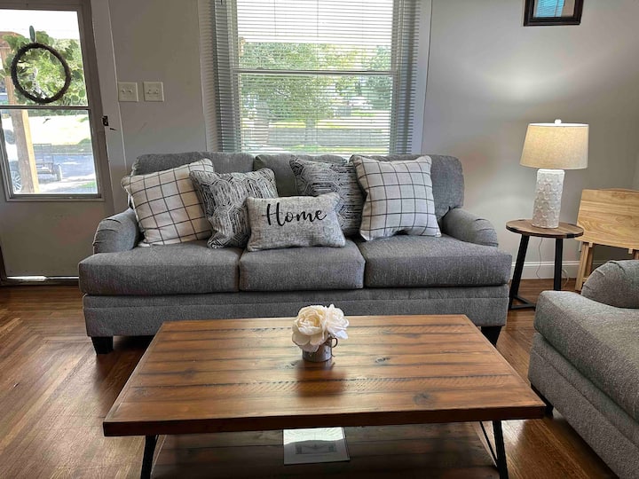 Lovely 1-bedroom Apartment In The Tree Streets - Johnson City, TN