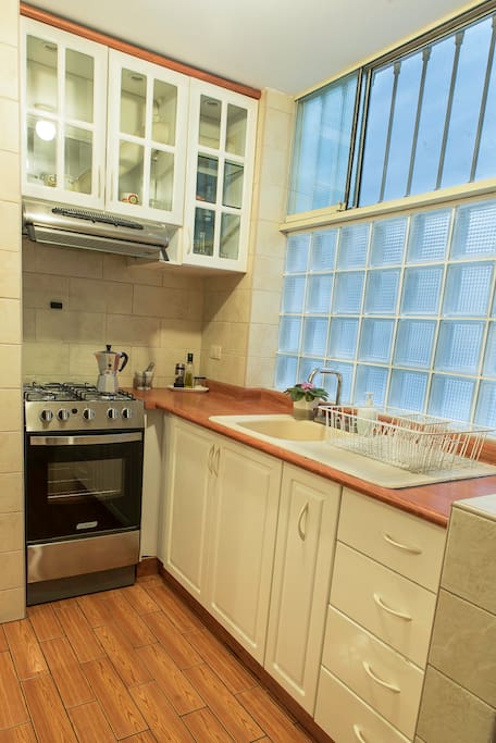 Well furnished kitchen with all useful appliances