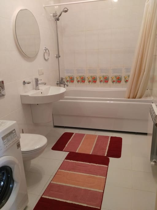 Bathroom, entrance from hall