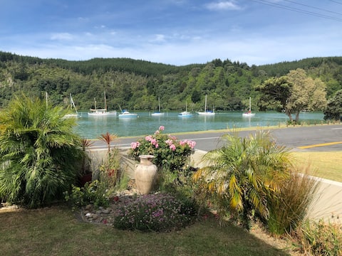 Popular Airbnb listing: Waterfront Retreat, Whangamata in Whangamatā