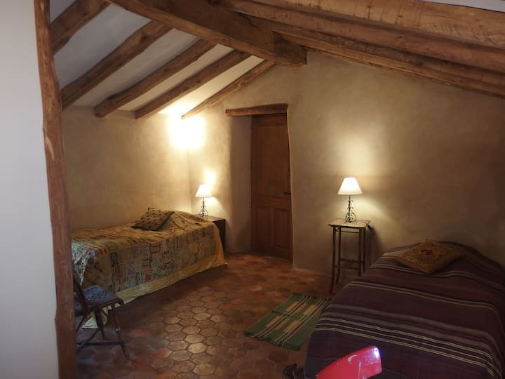 Საძინებელი 2 (2 ერთადგილიანი საწოლი) 1/2