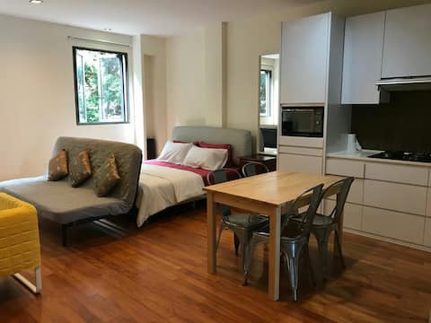 Cosy Studio Apartment 2 at Heritage Tiong Bahru