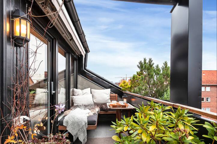 Unique and spacious loft penthouse gallery image 3