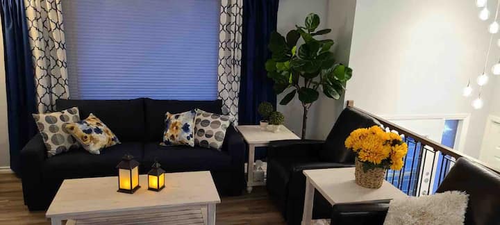 Cozy Corner Den - Adorable 2 Bedroom W/fireplace - Grande Prairie