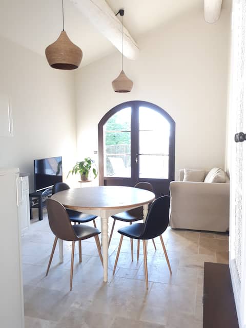 Top Airbnb: House with dominant view of the village of Bédoin à Bédoin
