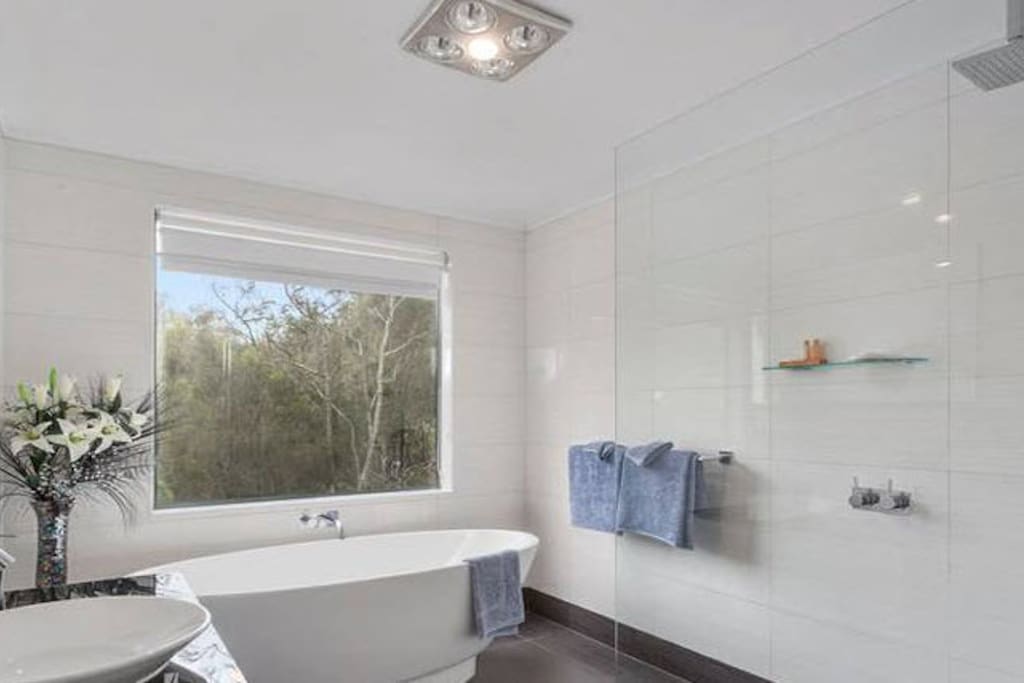 beautifully appointed bathroom