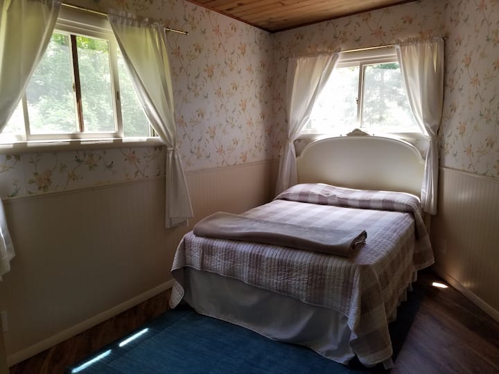 Dormitorio I - Mirando hacia el dormitorio desde la puerta