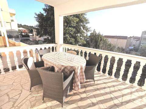 White**** idyll-3 bedrooms-3 bathrooms-near beach