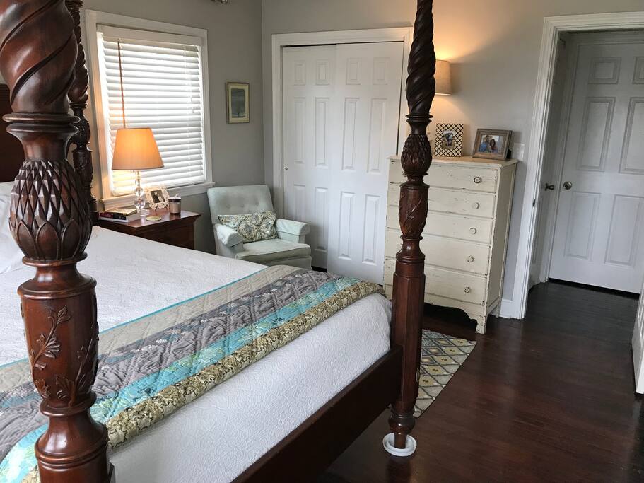 Bedroom with queen bed
