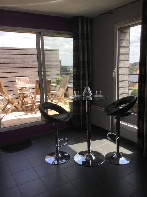 Vue de la terrasse depuis le coin cuisine