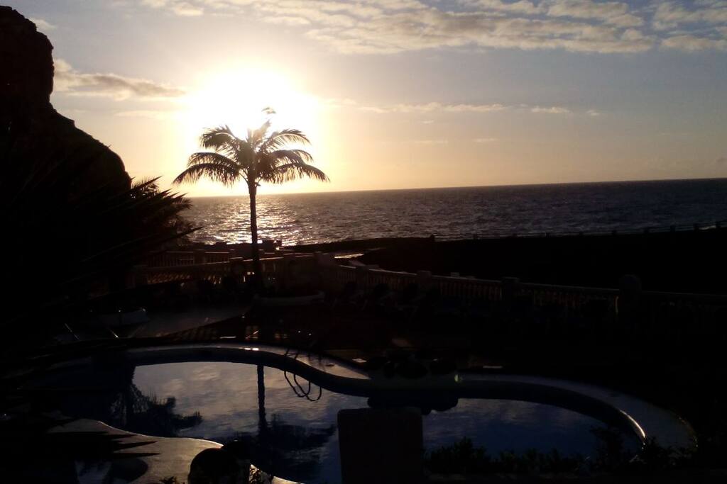 Amanecer en la piscina