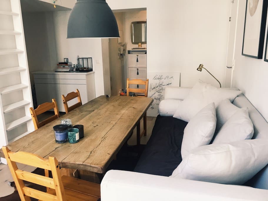 Living room/dining area