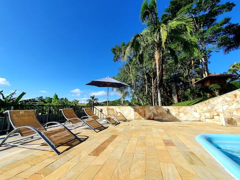 Farmhouse with swimming pool, sophistication and kids space