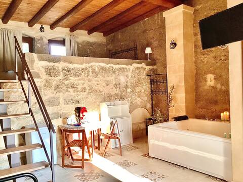 Casale Ciricó-Suggestiva suite in ancient palmento.