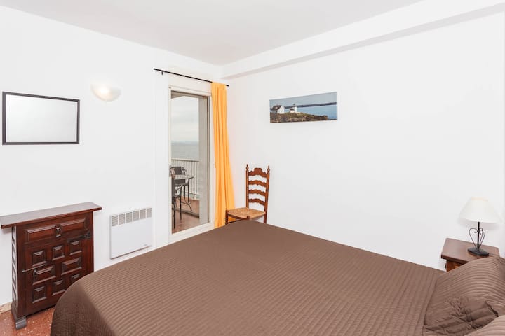 Habitación con cama doble