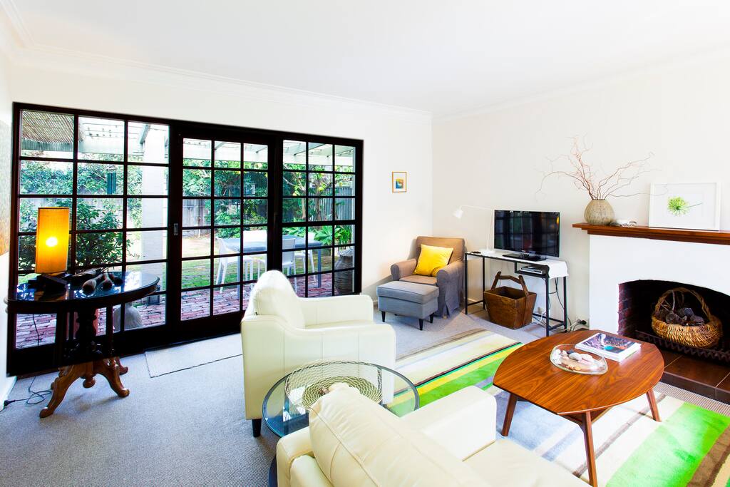 Flow through to garden from sitting room