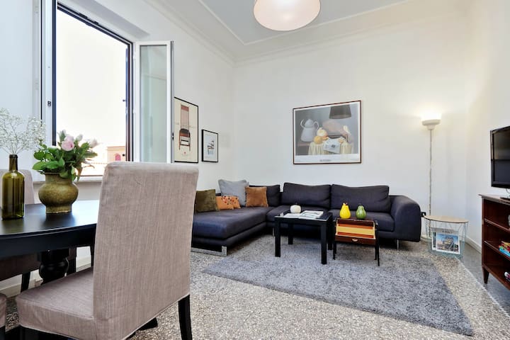 Piazza Capponi Cozy apt St. Peter