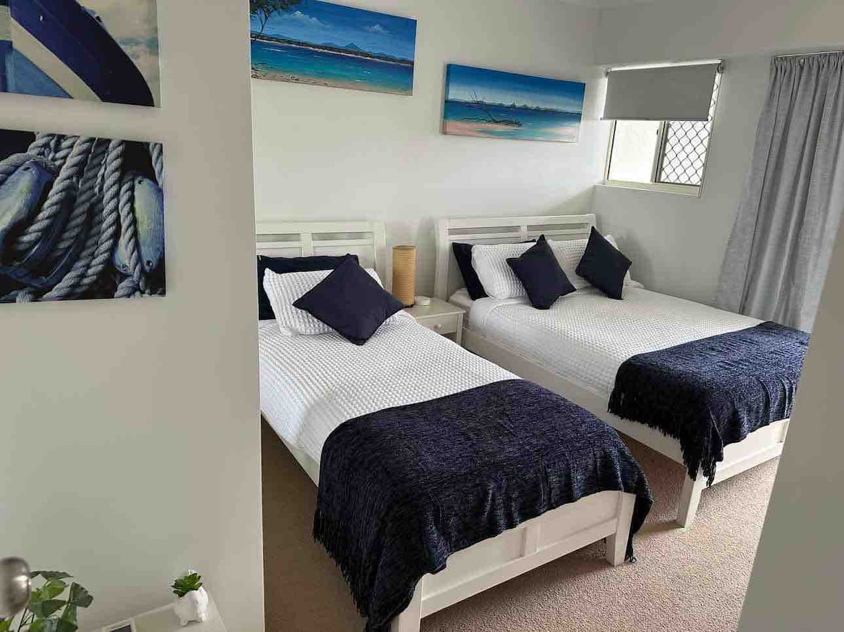 Dhomë gjumi për vizitorë dopio dhe teke me ballkon 