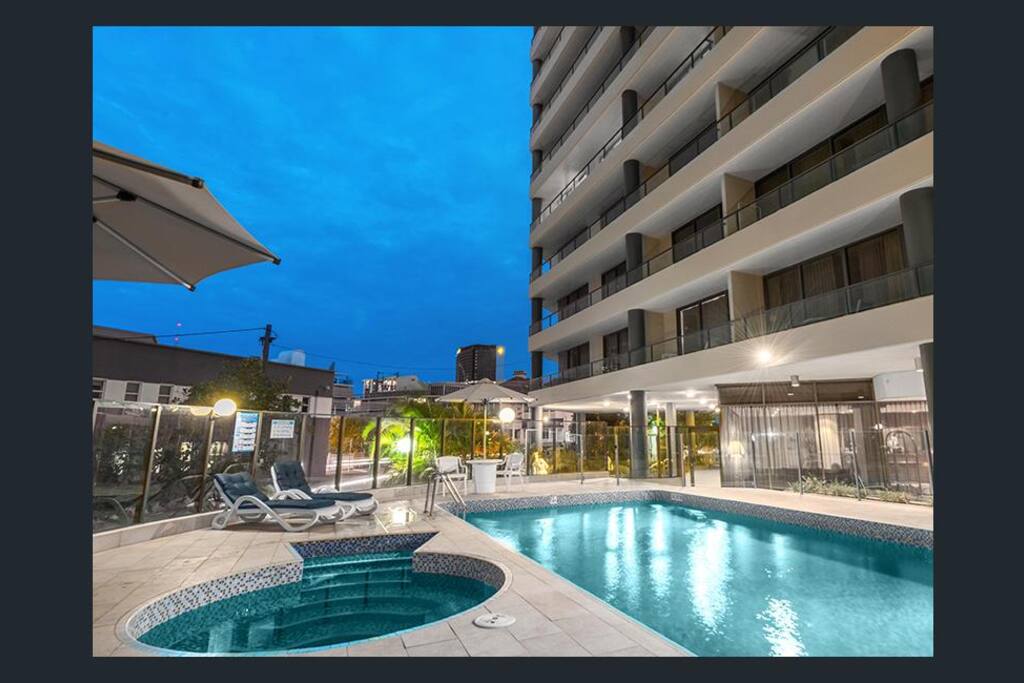 Pool/Jacuzzi
Area