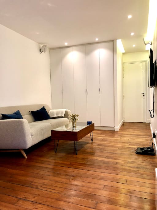 Living room (2/2)