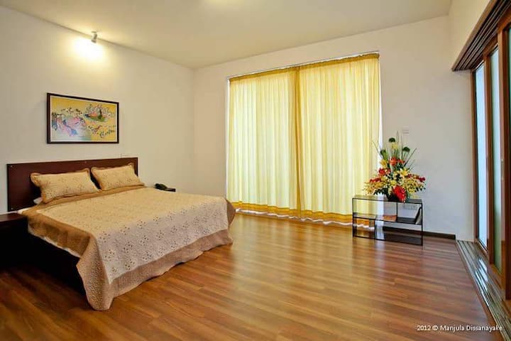 غرفة النوم الرئيسية  في الطابق الثالث 