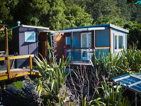 Popular Airbnb listing: Onetangi Beach Waiheke. Private Beach Cabin. in Waiheke Island