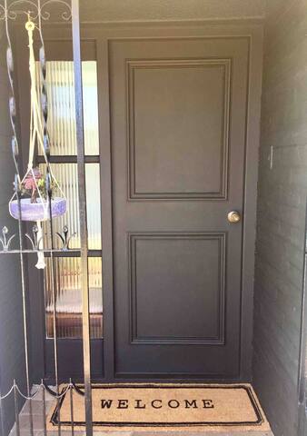 3 Bedroom Family Home with Pool in Cape Town gallery image 2