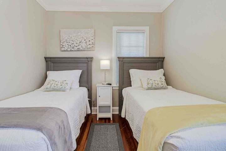 Experience ultimate comfort with our ultra-soft microfiber sheets and bedding, perfect for cozy TV nights and restful sleep. Easy to wash and maintain, these sheets are ideal for your upstairs bedroom, ensuring a serene and relaxing environment.