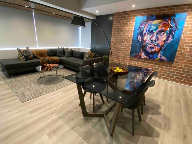 Newly Renovated Designer Apartment @ 9 Illovo gallery image 3