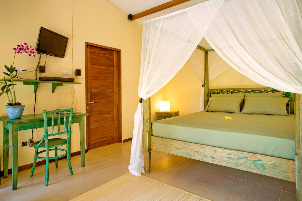 TV, sound sistem,
Free wi fi inllimitato,
Air cond.