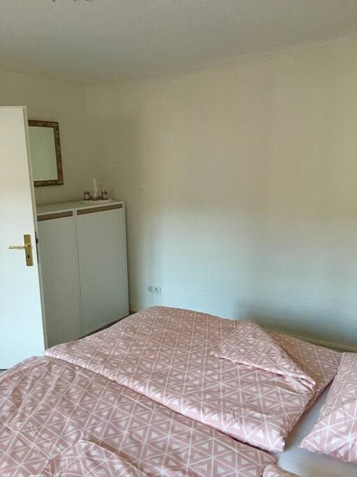 Schlafzimmer 1