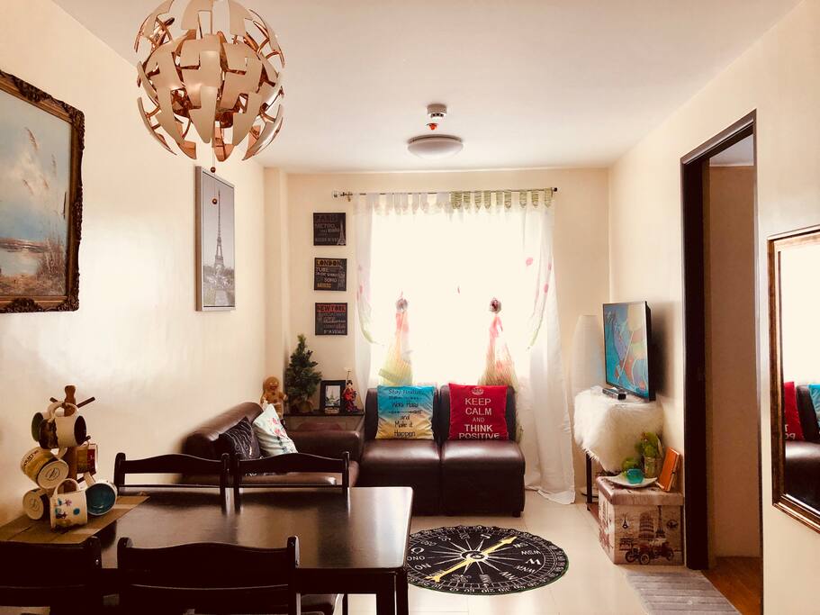 Living room with 43 inches SMART cable. Strong wifi.
