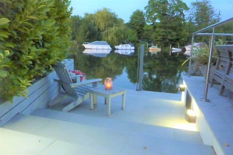 Top performing Airbnb: Garden Room - access to a lovely Riverside Terrace in Runnymede