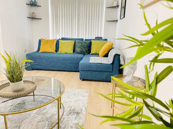 3 Bedroom House * Sleeps 6 * Parking * Garden - Kenilworth