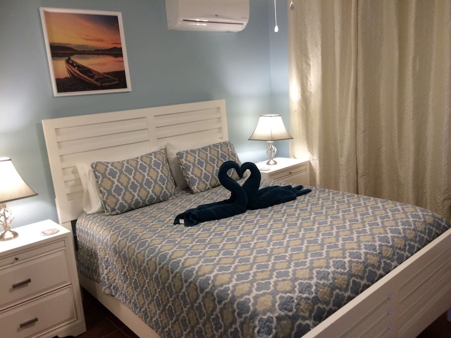 Queen bed, A/C and ceiling fan