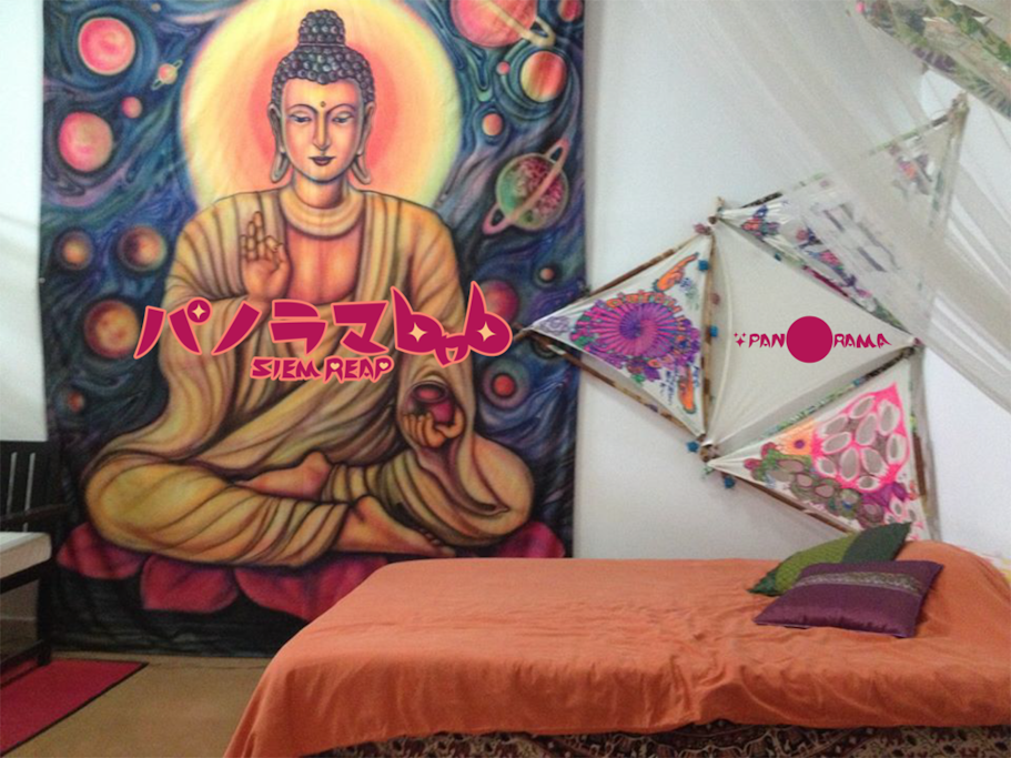 Living room Dormitory with Buddha