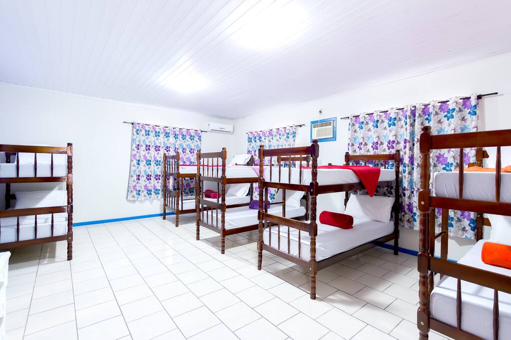 Suite Compartilhada feminina acomoda ate 16 pessoas