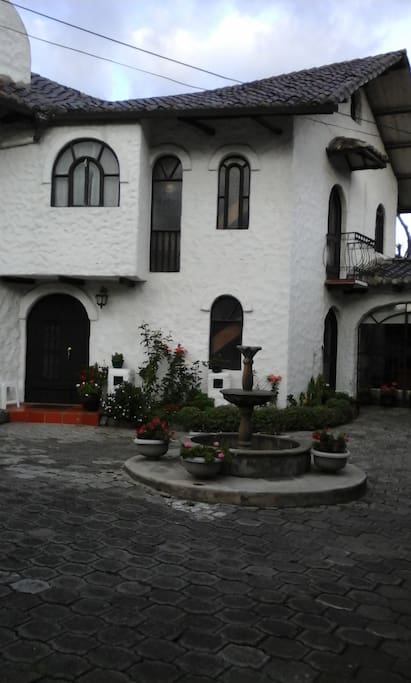 Entrada principal a la casa.
Main entrance.