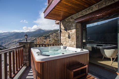 Luxury Alpine 3BR Residence with Hot Tub