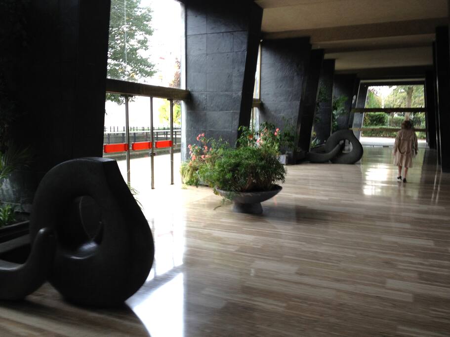 grand hall lumineux