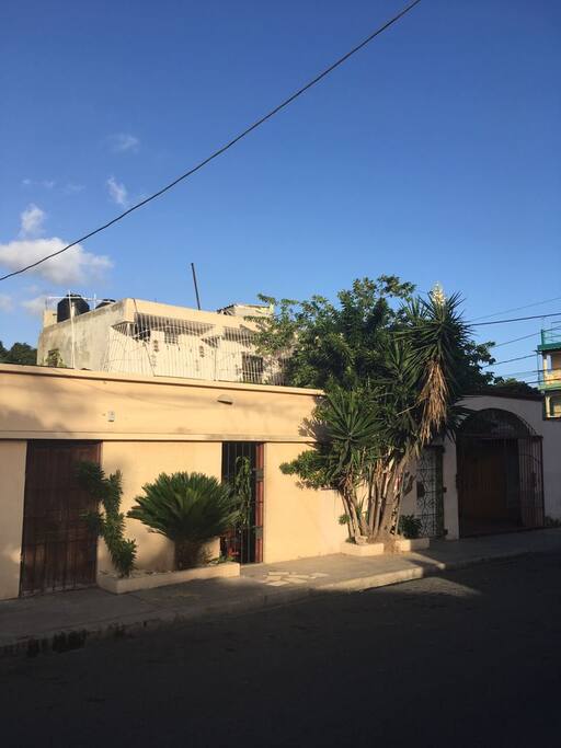 Appartement situé au dessus de maison familiale.