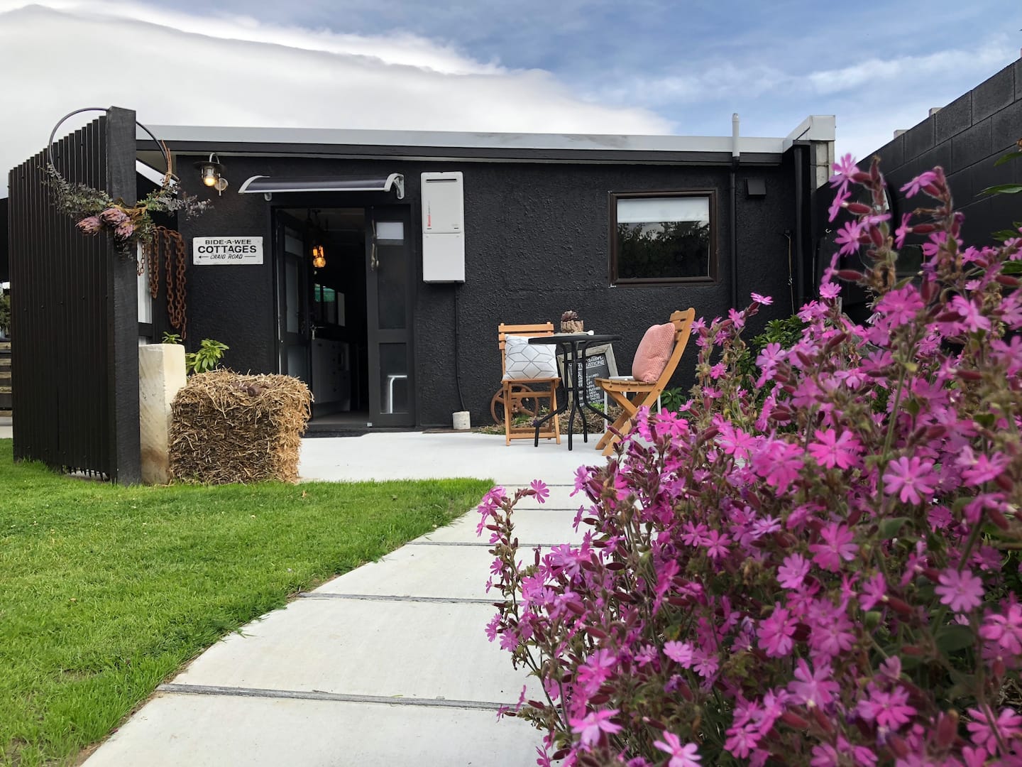 Bide-a-wee Cottage
Rail Trail Is On Your Doorstep 4