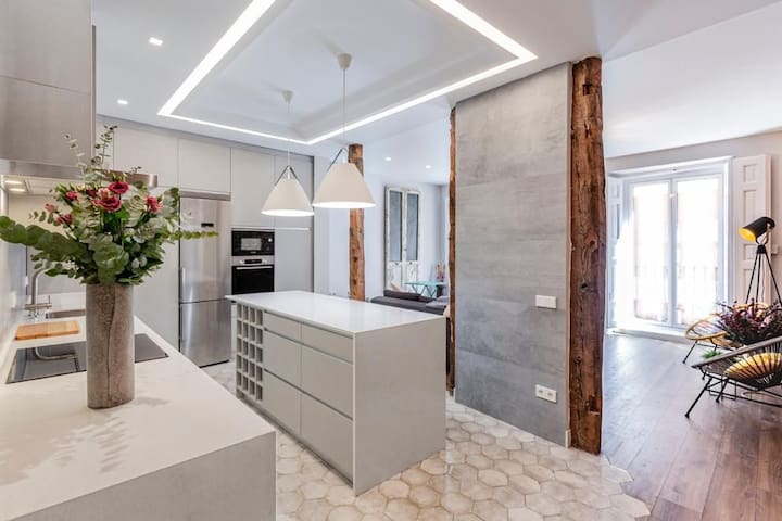 Luxury in Gran Via & Callao – Stylish & Beautiful