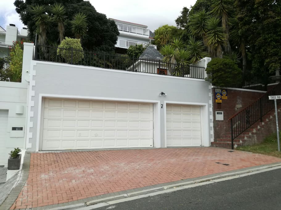 3 Car garage - 3 car parking