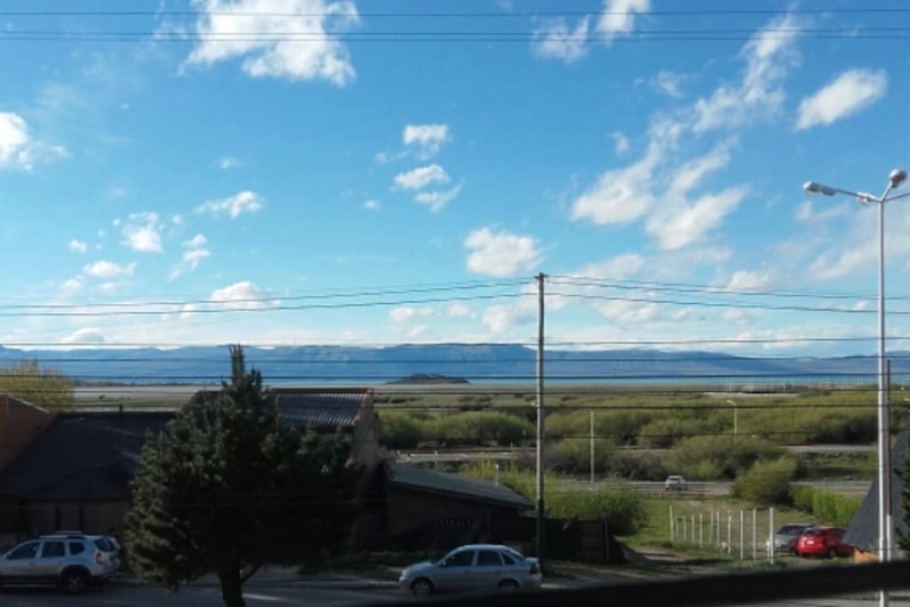 Vistas al Lago Argentino y la Cordillera
