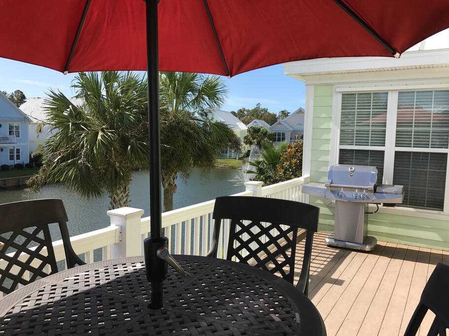 Upper sun deck with BBQ